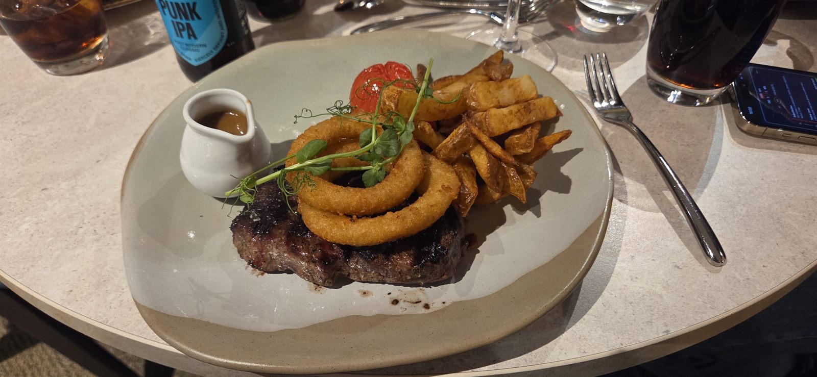 Aðalréttur á veitingasvæði